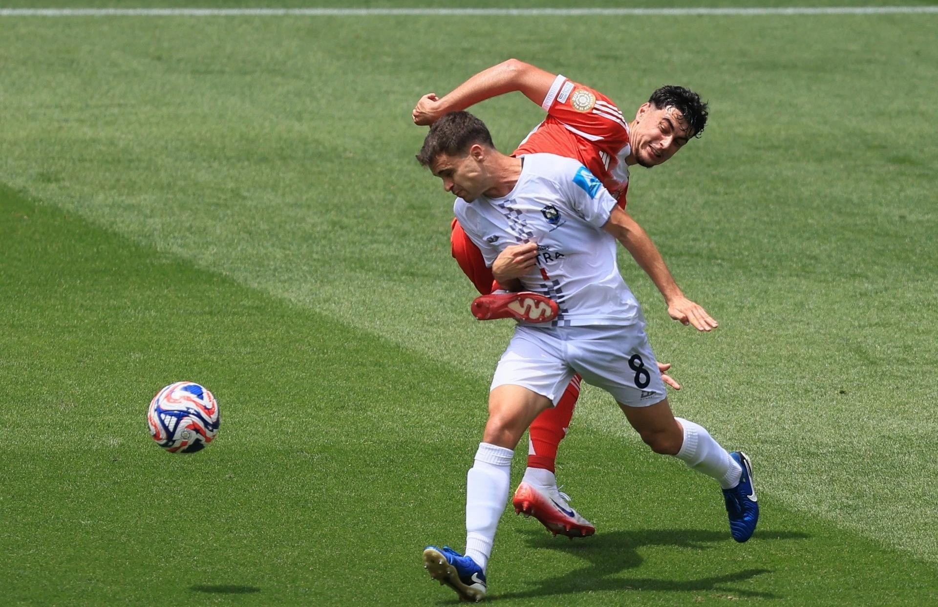 开云体育官网-包含拜仁慕尼黑迎足总杯关键赛，集结日状态回暖，质疑声仍在，临场指挥获称赞的词条