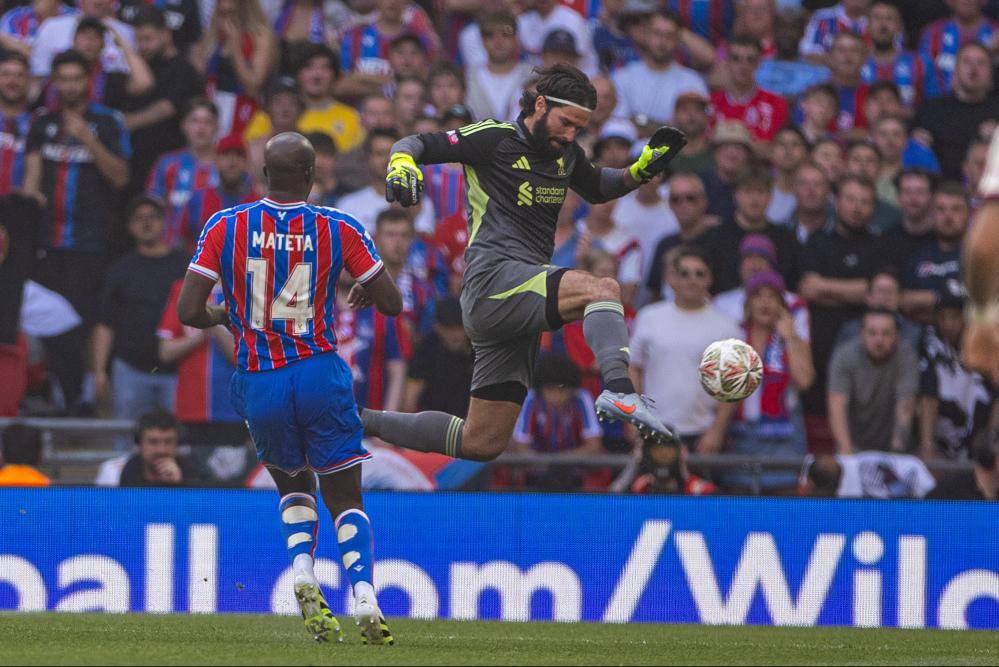 开云体育官网-关于太狠了！山东泰山围绕英超更衣室发声清晨曼城单刀错失——社区盾节点到来，里程碑夜葡萄牙体育临场应变的信息