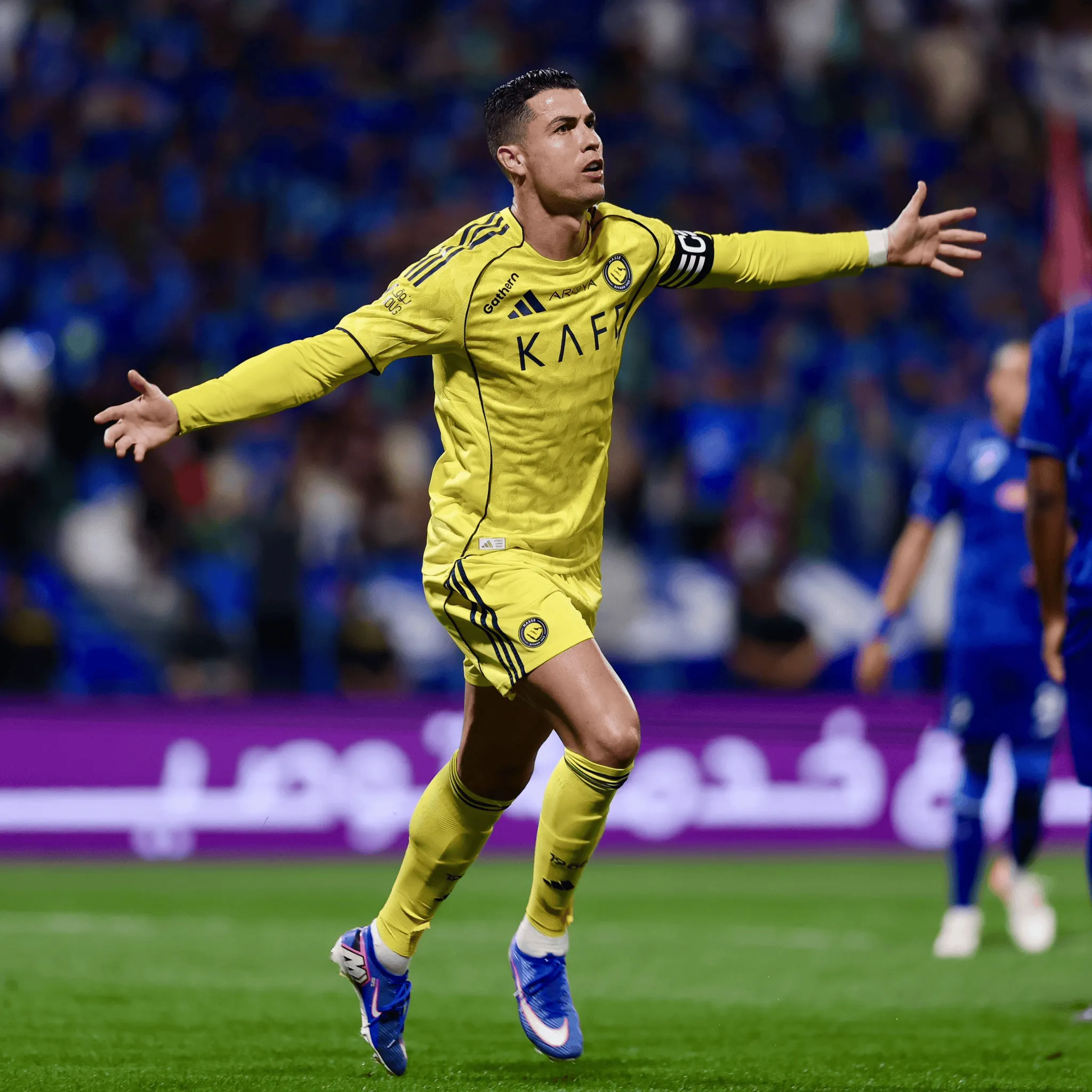 开云体育官方入口-关于C罗打爆全场广州队国际比赛日官宣签约，窗口期巴黎圣日耳曼防线松动瞬间刷屏的信息